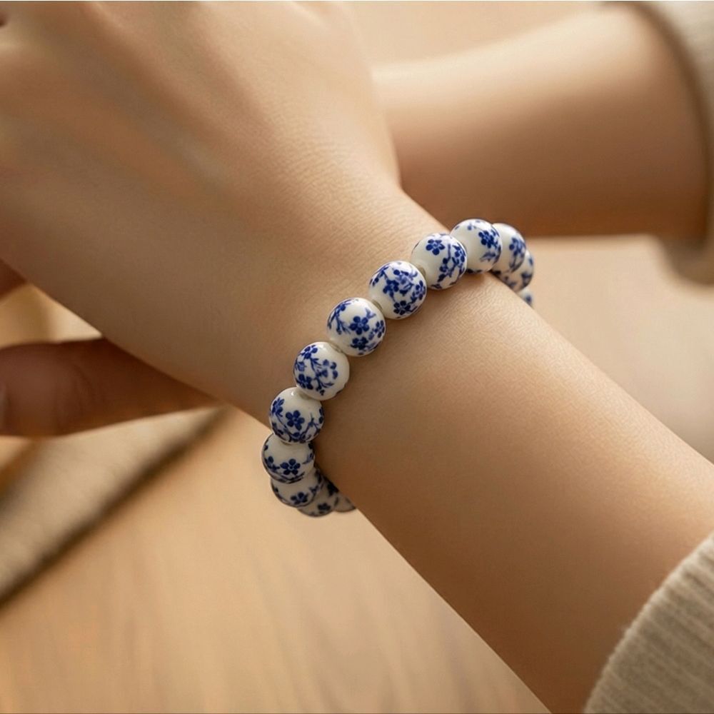 Blue Floral Porcelain Style Beaded Bracelet White Stretch Vintage Preppy 7.5”